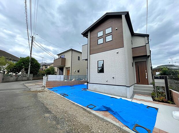【前面道路含む現地写真】2号棟　JR五日市線「東秋留」駅まで徒歩12分♪休日にご家族揃ってご見学はいかがでしょうか♪まずはお気軽にお問い合わせください！※画像はイメージです、実際と異なる場合があります！！