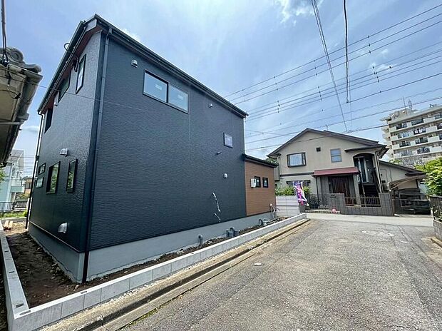 【前面道路含む現地写真】休日にご家族揃ってご見学はいかがでしょうか♪実際の現地を見てみると図面などではわからない、新たな発見もありますのでまずはお気軽にお問い合わせください♪