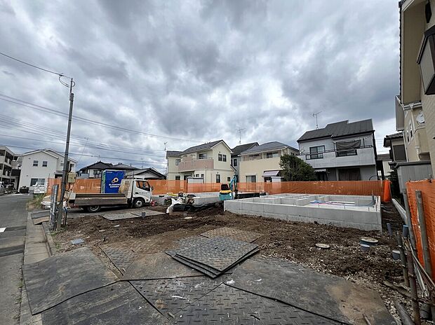 【現地外観写真】1号棟◆JR五日市線「秋川」駅まで徒歩19分♪休日にご家族揃ってご見学はいかがでしょうか♪まずはお気軽にお問い合わせください！！