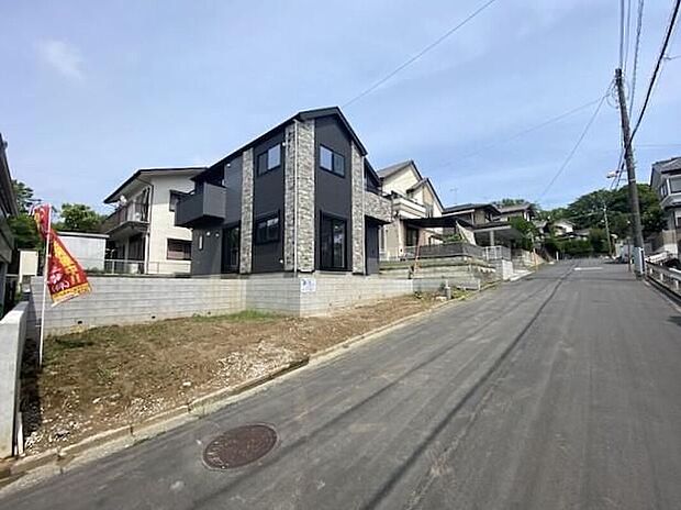 【前面道路含む現地写真】京王線「百草園」駅まで歩14分！周辺には学校やお買い物施設がバランスよく揃っています♪
