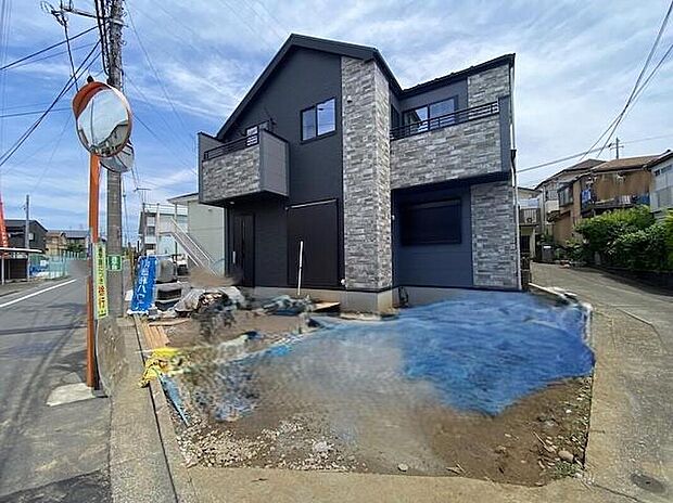 【駐車場】駐車場が敷地内にあるため、日々の移動がスムーズです。駐車場代や駐車場探しの手間が省けるため、経済的！！公共交通機関が充実していない地域でも、車での移動が快適です。