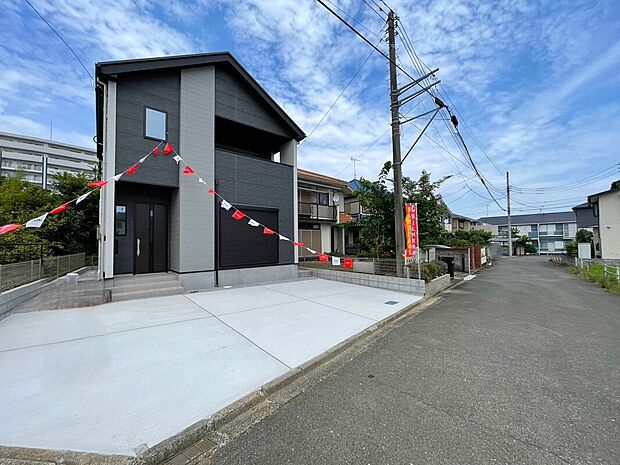 【前面道路含む現地写真】休日にご家族揃ってご見学はいかがでしょうか♪実際の現地を見てみると図面などではわからない、新たな発見もありますのでまずはお気軽にお問い合わせください♪