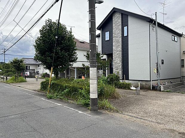 【前面道路含む現地写真】現地（2026年6月）撮影
休日にご家族揃ってご見学はいかがでしょうか♪実際の現地を見てみると図面などではわからない、新たな発見もありますのでまずはお気軽にお問い合わせください♪
