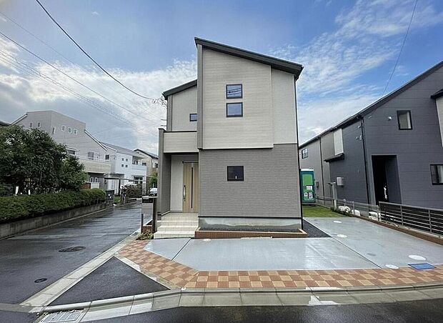 【現地外観写真】1号棟◇耐震に優れた工法を採用、一生住む家だから構造にも環境にもこだわりを。お問い合わせお待ちしております!