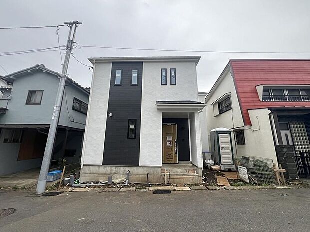 【現地外観写真】（A号棟）
見学大歓迎です♪ 周辺物件もまとめて一緒にご案内いたします。飯田グループ唯一の販売専門会社・ホームトレードセンターへお気軽にご相談ください！