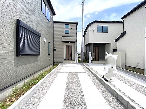 【現地外観写真】3号棟4号棟☆飯田グループホールディングス唯一の販売専門会社のホームトレードセンターの社員が直接、当物件をご案内いたします。見学希望、資料請求等、お気軽にお問い合わせくださいませ♪