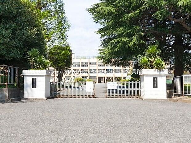 青梅市立第三中学校（約1,100m）