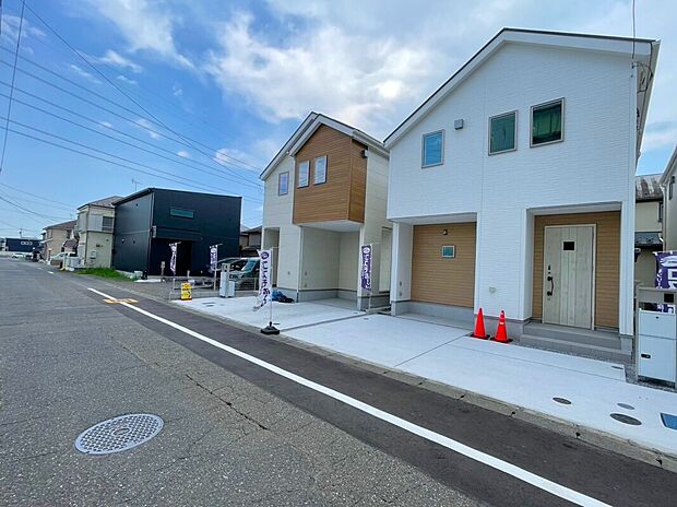 【前面道路含む現地写真】前面道路は６ｍ！ゆとりがあり車の出し入れも余裕ができます♪