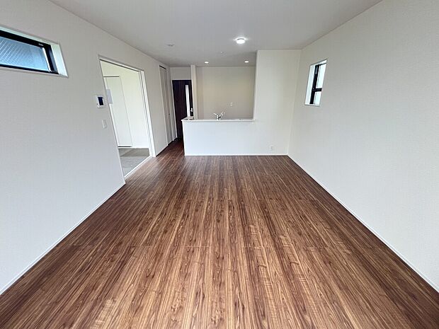 【LDK】住宅ローンに関してもお任せ下さい♪
〇頭金、自己資金無しでも購入できます
〇マイカーローン、カードローンを住宅ローンでおまとめ可
〇家具、家電、引っ越し費用も借入可
〇勤続年数1年未満可
