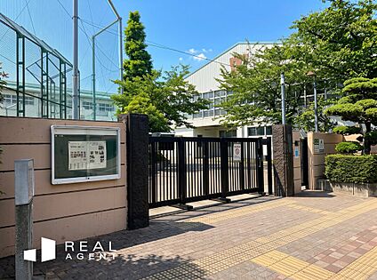 大田区立入新井第二小学校 700ｍ