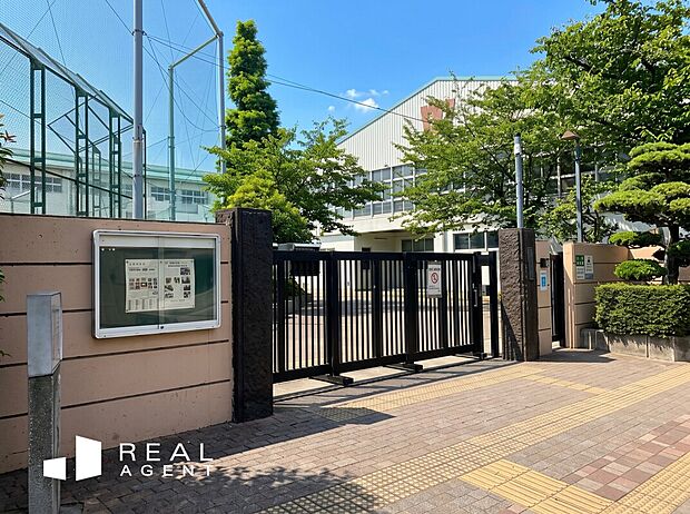 大田区立入新井第二小学校(約700m)