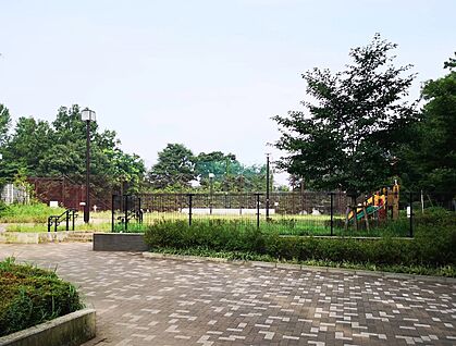 世田谷区立下馬中央公園 350ｍ