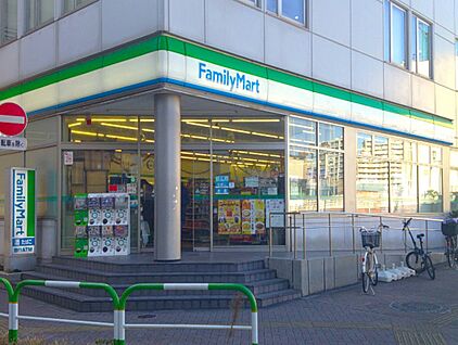 ファミリーマート 王子駅南口店 400ｍ