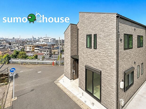 角地ならではの開放感と、遠くまで見渡せる眺望の良さが自慢。窓をバランス良く配置し、プライバシーを守りながらも明るく風通しの良い快適な住環境を実現しています。