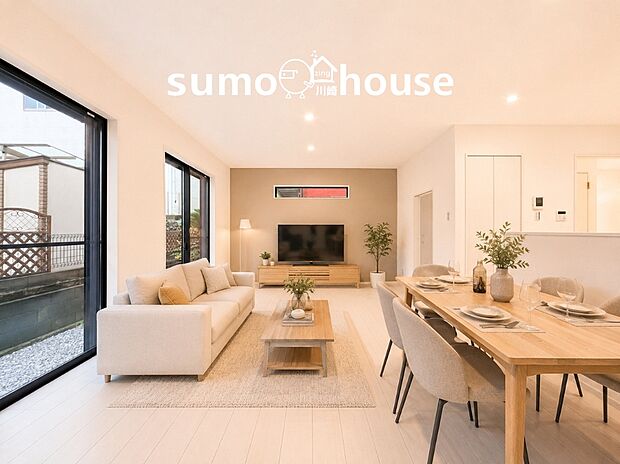 優しい光に包まれる洗練されたLDK。お洒落なアクセントクロスが上質な空間を演出。（本画像はCGで作成しており、実際に現地に家具・家電はおかれておりません。また価格に家具・家電は含まれておりません）