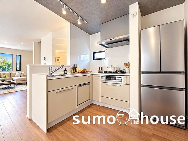 ■キッチン■本画像の家具、家電、小物、植栽、間接照明、棚等はCGによるイメージ画像です。実際の現地には設置されておりません。なお、吊戸棚、間接照明、棚等は有償工事となります。