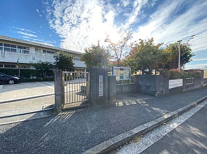 横浜市立市ケ尾中学校 240m(徒歩3分)