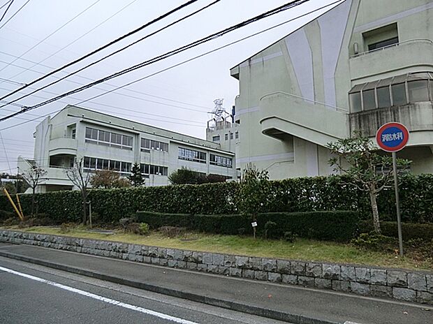 横浜市立茅ケ崎台小学校（約1,240m）