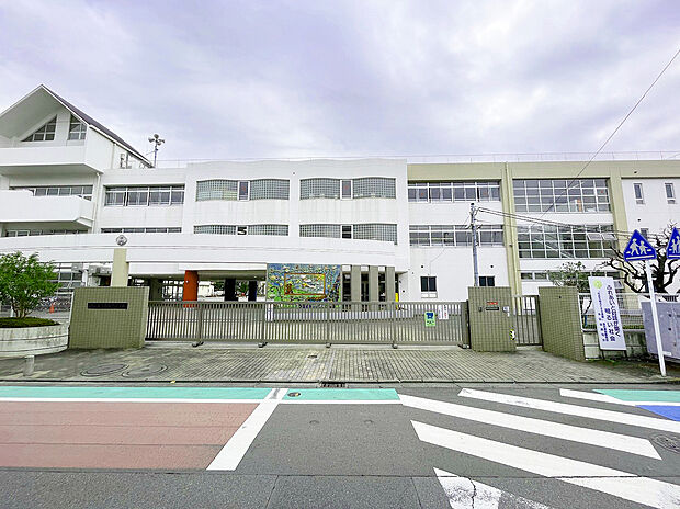 川崎市立西御幸小学校(約360m)