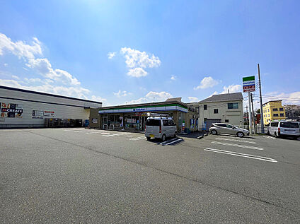 ファミリーマート川崎南野川店 270m(徒歩4分)