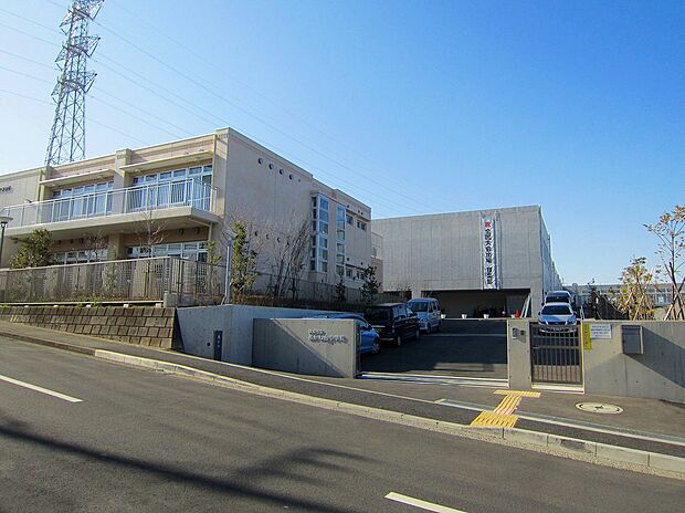 横浜市立あかね台中学校(約560m)