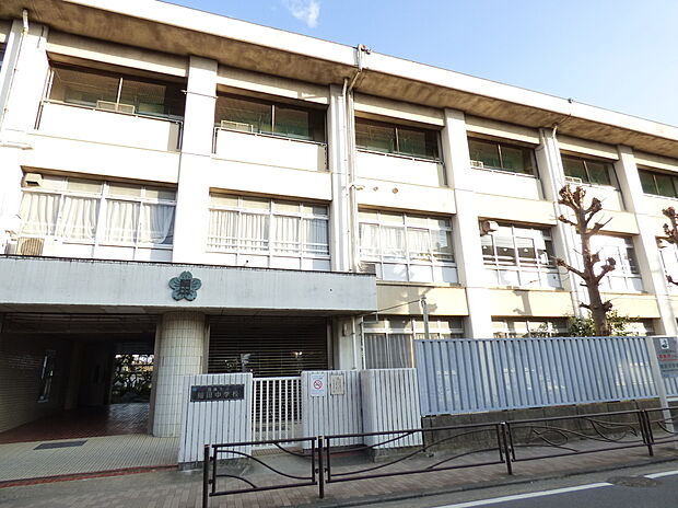 川崎市立稲田中学校(約1,210m)