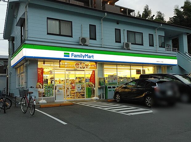 ファミリーマート川崎新作二丁目店(約580m)