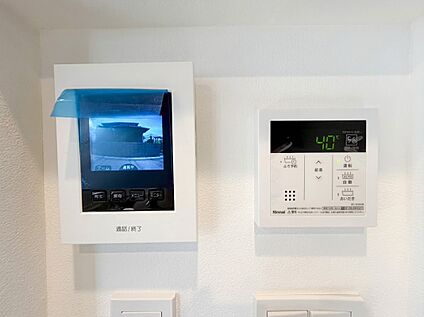 TVモニター付インターホン、リビング給湯器パネル
