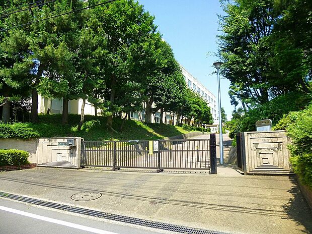 横浜市立山内中学校（約1,400m）