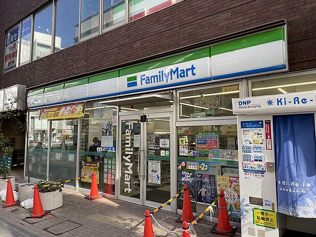 ファミリーマート町田鶴川駅北店(約800m)