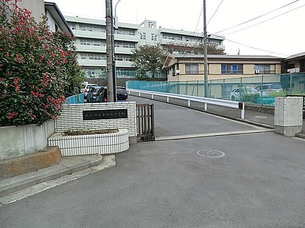 横浜市立東鴨居中学校(約820m)