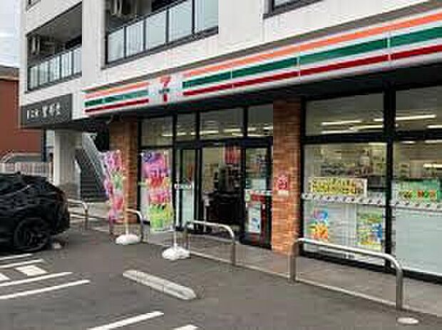 セブンイレブン横浜しらとり台店(約310m)