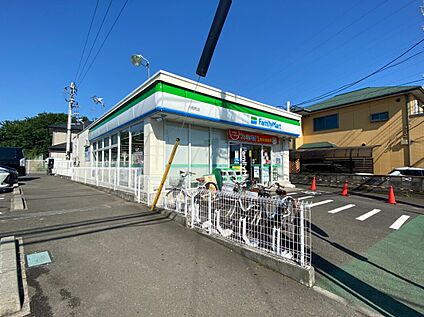 ファミリーマート川和町店 380ｍ(徒歩5分)