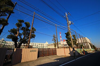 横浜市立谷本中学校 610m(徒歩8分)