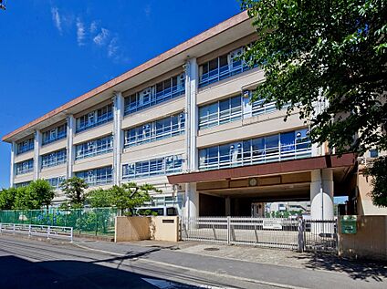 川崎市立菅中学校 1490ｍ(徒歩19分)
