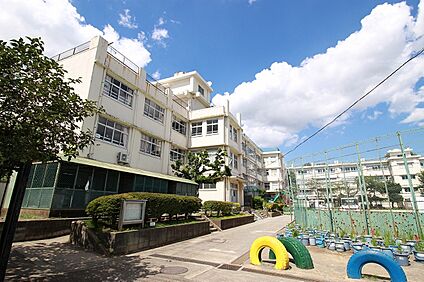 川崎市立菅生小学校 980ｍ(徒歩13分)