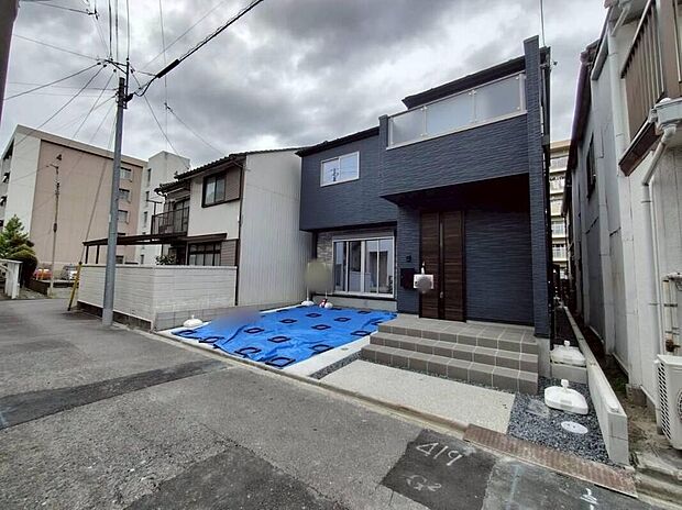 落ち着いた街並みの中にありながら、生活に必要な施設が身近にそろう便利な住環境。毎日の暮らしを快適に支える、家族にうれしいロケーションです。