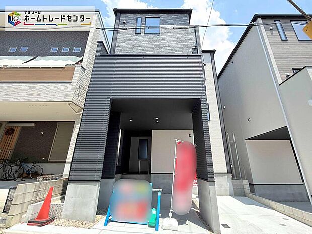 ☆土日・平日を問わず、物件説明会を開催中！お気軽にお問い合わせ下さい☆
3階建て×2階LDKプラン♪小学校まで徒歩7分、中学校まで徒歩4分と近く、子育てファミリーにもおすすめのエリアです♪