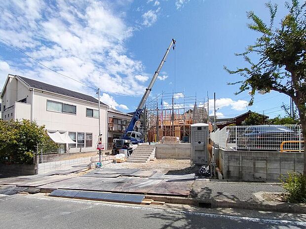 お子様をのびのび育てられる閑静な住宅地。小中学校も徒歩11分圏内で子育て世帯に嬉しい住環境です。