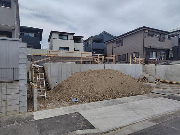 【前面道路含む現地写真】住宅の構造や設備仕様・完成イメージなどのご質問はいつでもお気軽にお問い合わせ下さいませ☆資料もお送りいたします♪
