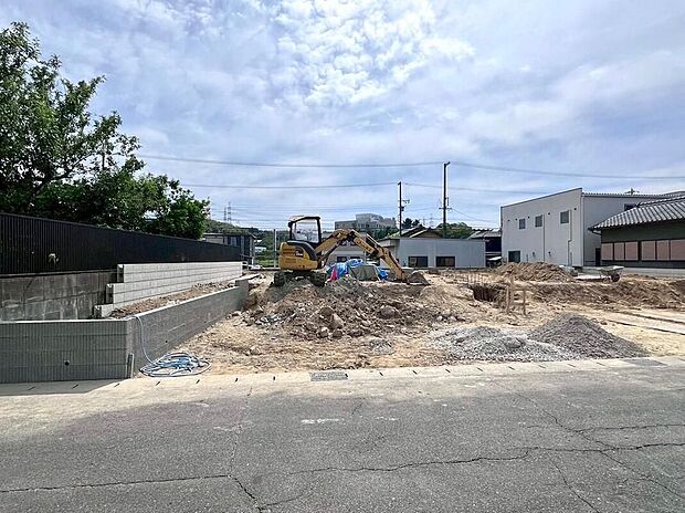 【現地外観写真】住宅の構造や設備仕様・完成イメージなどのご質問はいつでもお気軽にお問い合わせ下さいませ☆資料もお送りいたします♪