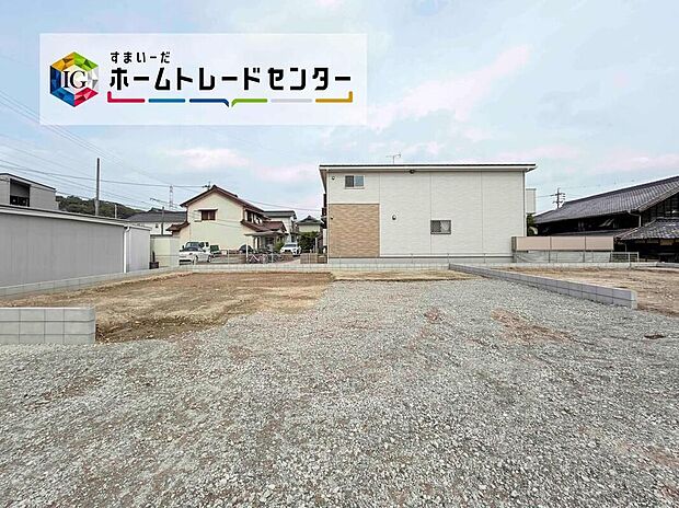 【現地写真】一戸建ての大きなメリットは、「自分の土地」を自由に使えること。好きなペットが飼えるほか、ガーデニングやＤＩＹ、車やバイクの手入れなど様々な趣味を楽しめます♪
