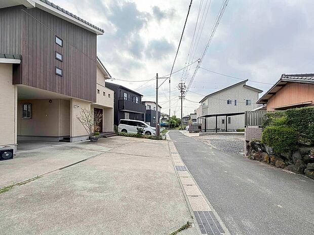 【前面道路含む現地写真】当日のご見学予約も承ります。同じものは２つとない「夢のマイホーム」との出会いが待っているかもしれません。