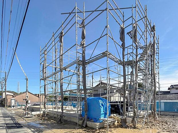【現地外観写真】住宅の構造や設備仕様・完成イメージなどのご質問はいつでもお気軽にお問い合わせ下さいませ☆資料もお送りいたします♪