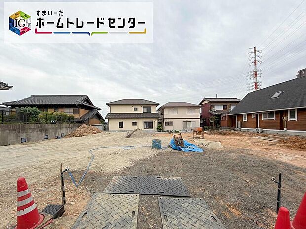 【現地外観写真】完成に向けて現在建築工事中です☆土日・平日を問わず毎日モデルハウスにて物件説明会を開催中☆お気軽にお問い合わせ下さい☆