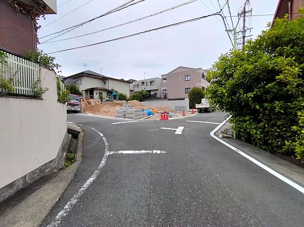 【前面道路含む現地写真】今から見たい！大歓迎です。お気軽にホームトレードセンターまでお問い合わせください！同じものは２つとない「夢のマイホーム」との出会いが待っているかもしれません☆