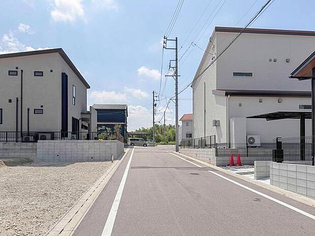 【前面道路含む現地写真】日当たり風通し抜群の立地です♪