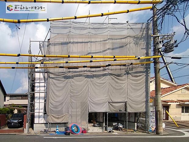 【現地外観写真】完成に向けて現在建築工事中です☆土日・平日を問わず毎日モデルハウスにて物件説明会を開催中☆お気軽にお問い合わせ下さい☆