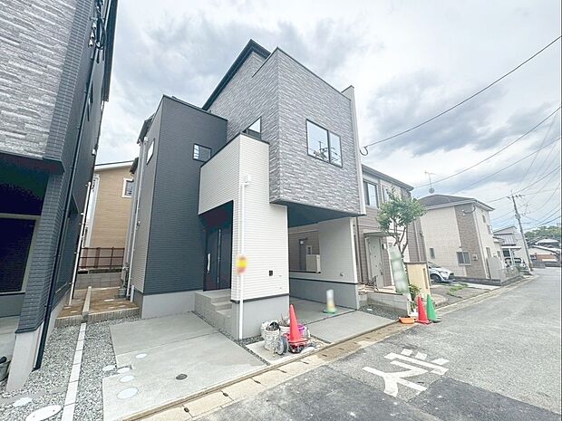 【外観写真】【1号棟】3階建てならではの存在感ある外観デザイン！