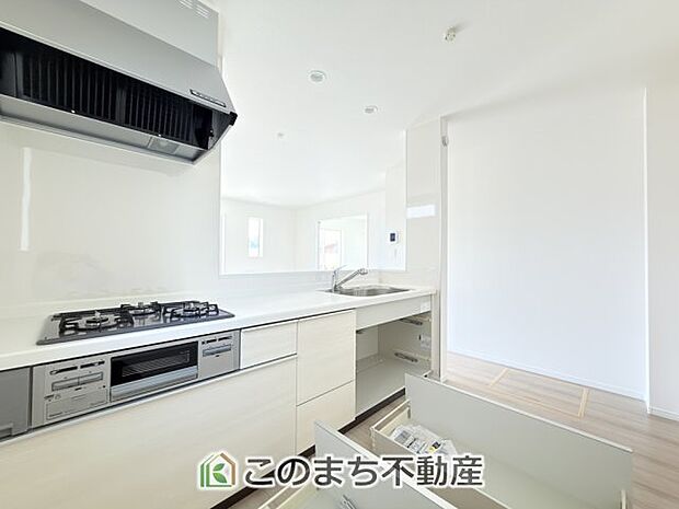 人気の対面式キッチン☆料理をしながらご家族とコミュニケーションが取れます♪